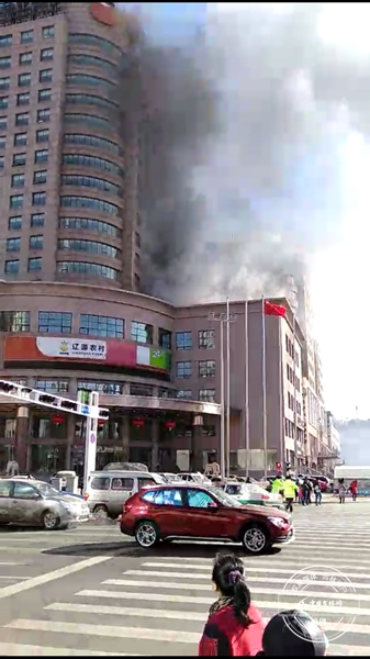 辽源农村商业银行闲置办公楼5楼平台彩钢房发生火灾