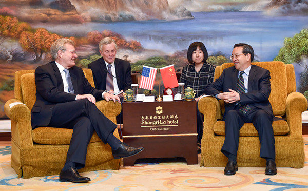 8月18日，省长蒋超良在长春会见了美国驻华大使马克斯·博卡斯