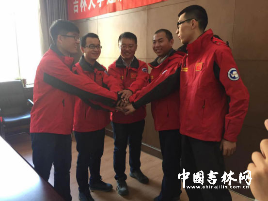 吉林大学5名师生出征中国第33次南极科考