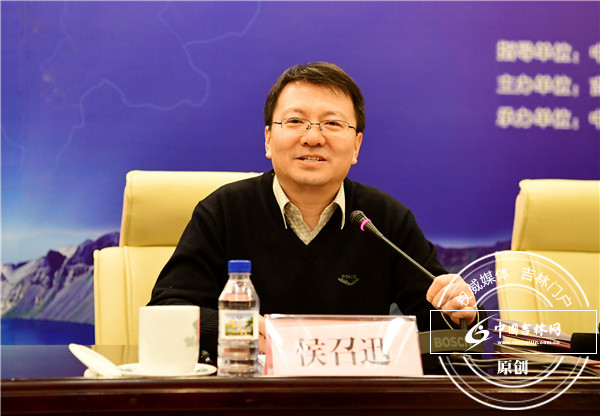 中央网信办移动网络管理局副局长侯召迅讲话。