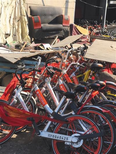 北京上百辆共享单车被锁大院 门卫:城管来收的